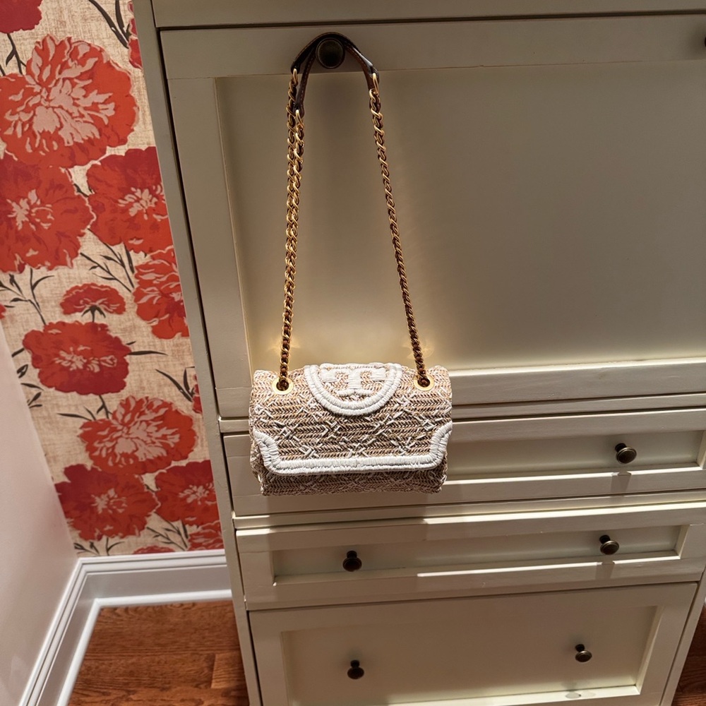 Elegant Cream Chain Shoulder Bag